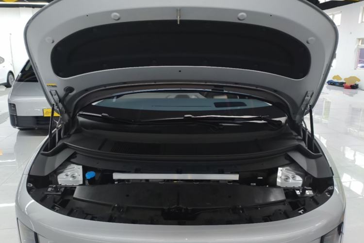 Used Li Auto i8 2025 Model Standard Version Engine Bay