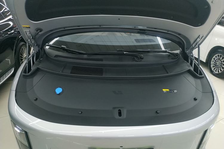 Used Li Auto i8 2025 Model Standard Version Engine Bay