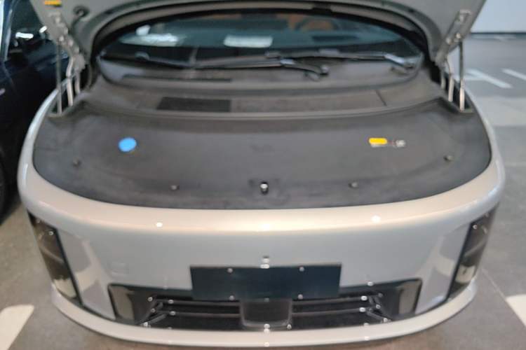 Used Li Auto i8 2025 Model Standard Version Engine Bay