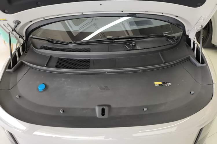 Used Li Auto i8 2025 Model Standard Version Engine Bay