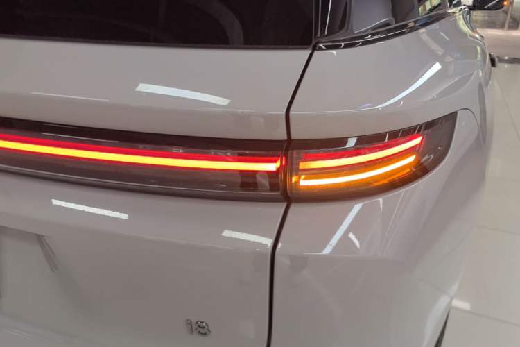 Used Li Auto i8 2025 Model Standard Version Exterior 3