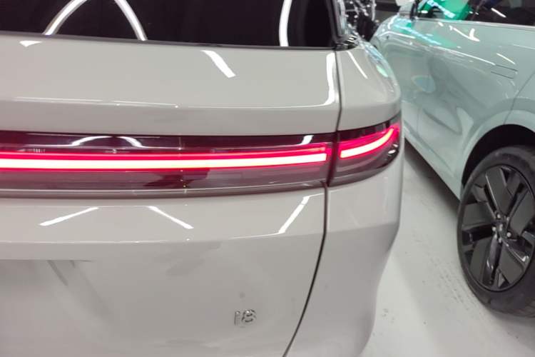 Used Li Auto i8 2025 Model Standard Version Exterior 3