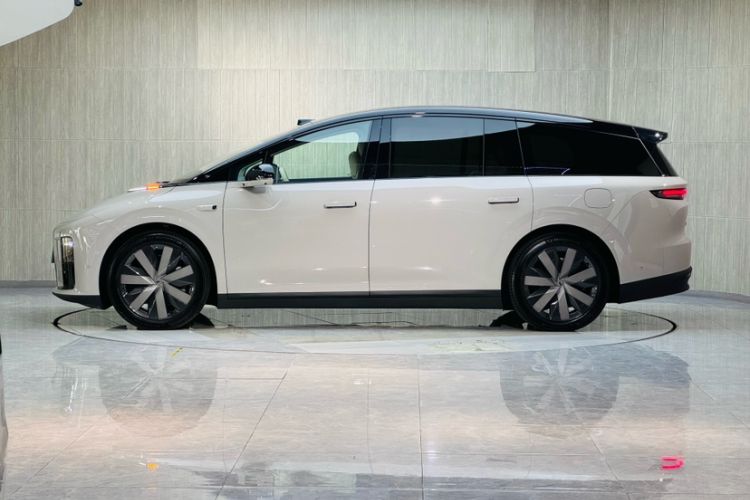 Used Li Auto i8 2025 Model Standard Version Exterior 3
