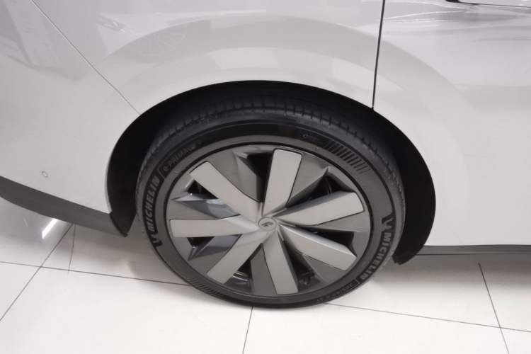 Used Li Auto i8 2025 Model Standard Version Exterior 3