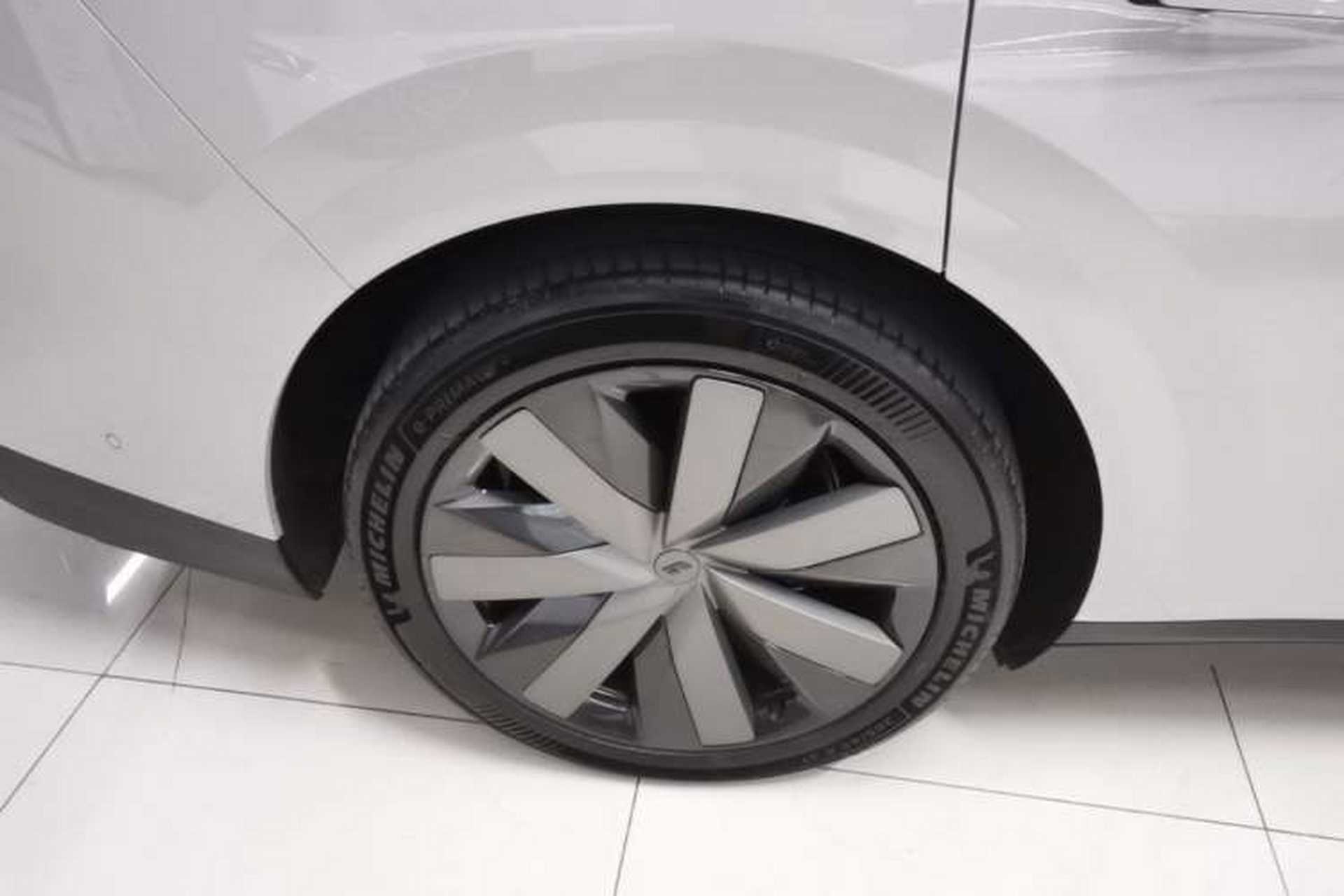 Used Li Auto i8 2025 Model Standard Version Exterior 3
