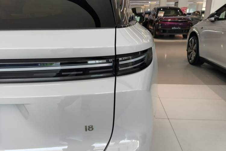 Used Li Auto i8 2025 Model Standard Version Exterior 3
