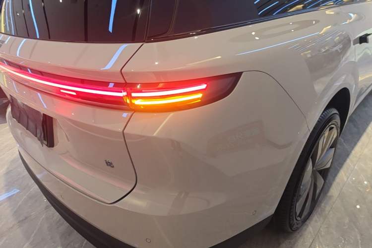Used Li Auto i8 2025 Model Standard Version Exterior 3