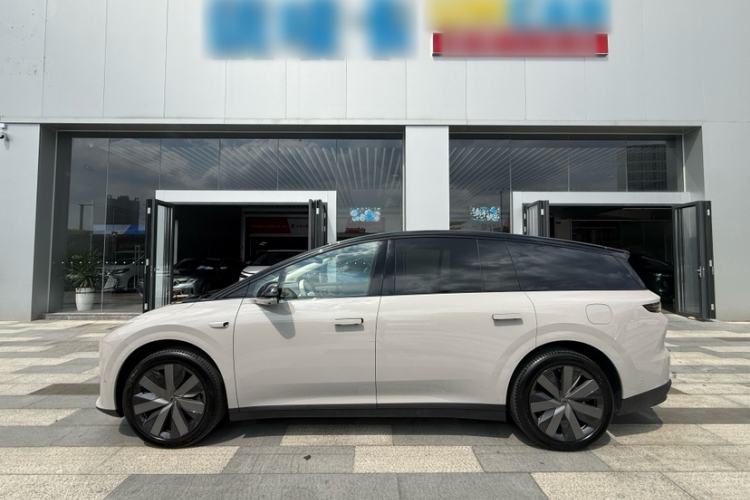 Used Li Auto i8 2025 Model Standard Version Exterior 4