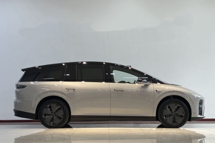 Used Li Auto i8 2025 Model Standard Version Exterior 4
