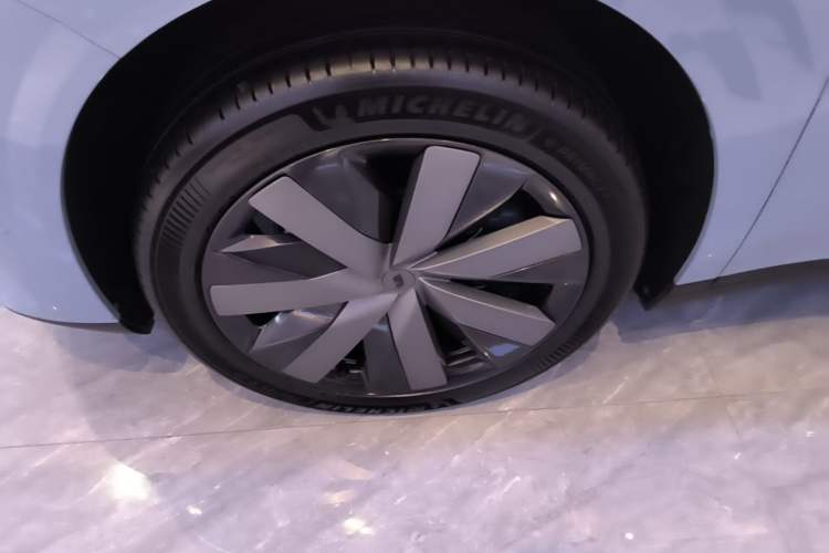 Used Li Auto i8 2025 Model Standard Version Exterior 4