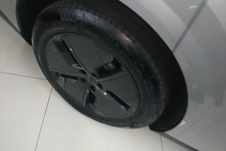 Used Li Auto i8 2025 Model Standard Version Exterior 4
