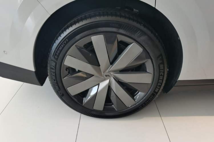 Used Li Auto i8 2025 Model Standard Version Exterior 5