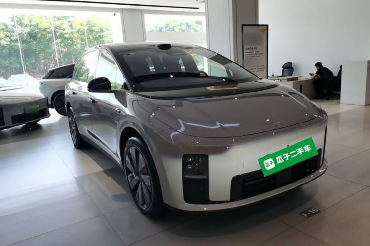 Used Li Auto i8 2025 Model Standard Version Front Right 45 Deg