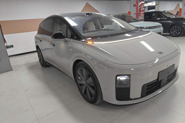 Used Li Auto i8 2025 Model Standard Version Front Right 45 Deg