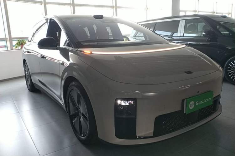 Used Li Auto i8 2025 Model Standard Version Front Right 45 Deg
