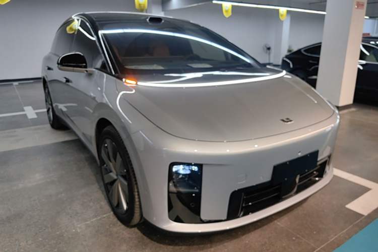 Used Li Auto i8 2025 Model Standard Version Front Right 45 Deg