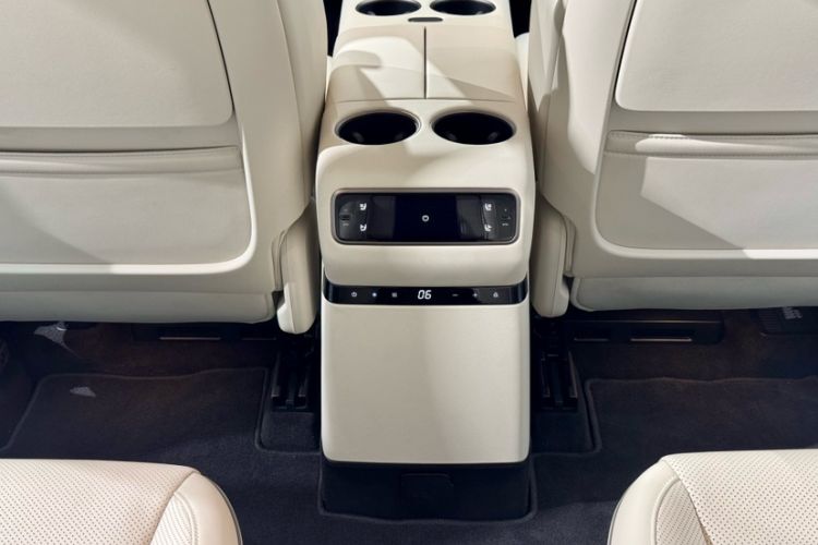 Used Li Auto i8 2025 Model Standard Version Interior 10