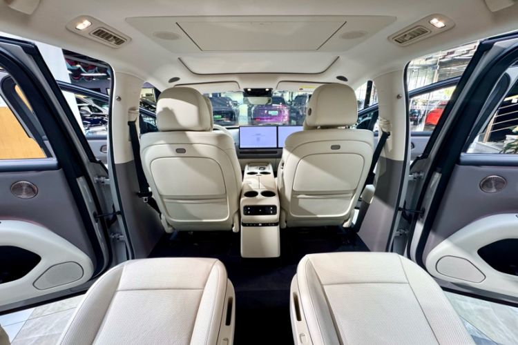 Used Li Auto i8 2025 Model Standard Version Interior 11
