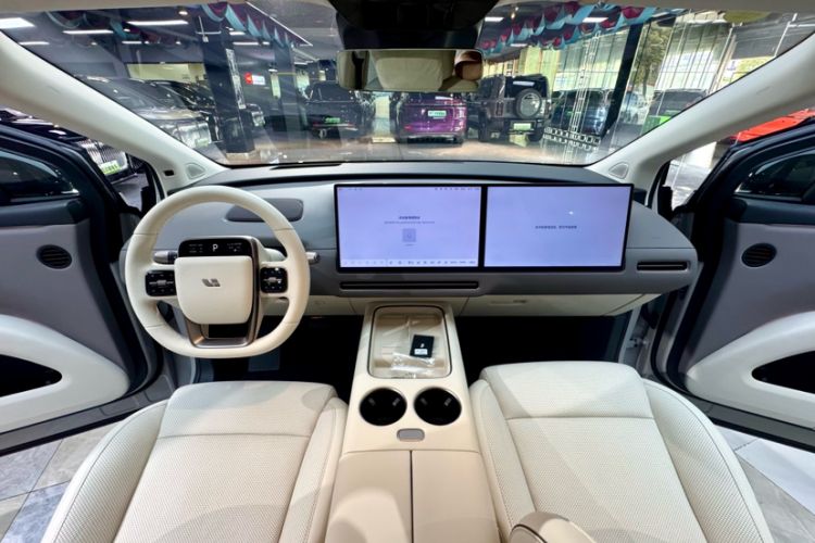 Used Li Auto i8 2025 Model Standard Version Interior 2