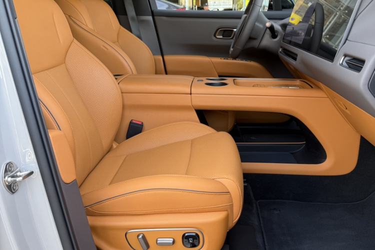 Used Li Auto i8 2025 Model Standard Version Interior 2