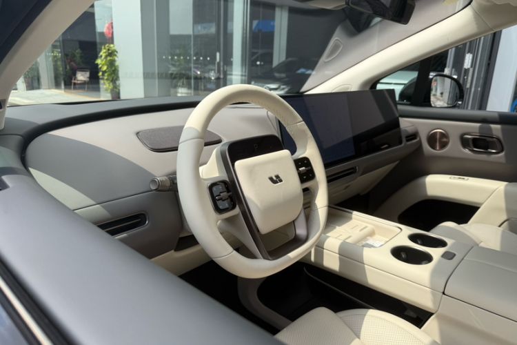 Used Li Auto i8 2025 Model Standard Version Interior 3