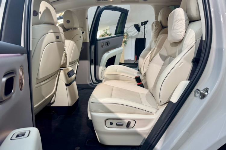 Used Li Auto i8 2025 Model Standard Version Interior 3