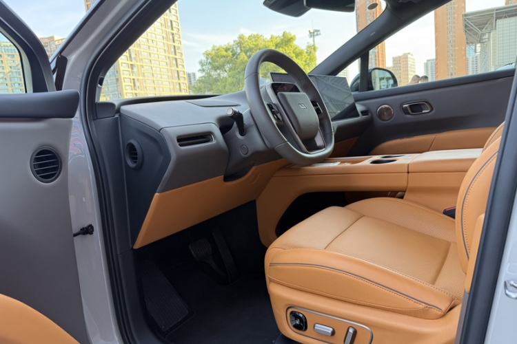 Used Li Auto i8 2025 Model Standard Version Interior 4
