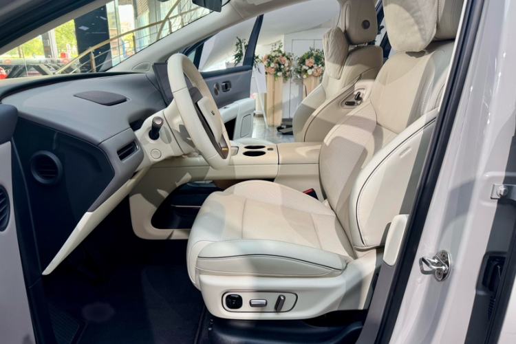 Used Li Auto i8 2025 Model Standard Version Interior 5