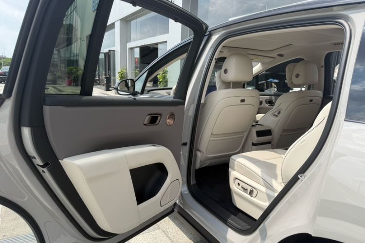 Used Li Auto i8 2025 Model Standard Version Interior 6