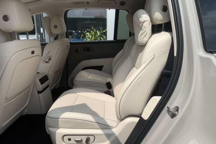 Used Li Auto i8 2025 Model Standard Version Interior 7