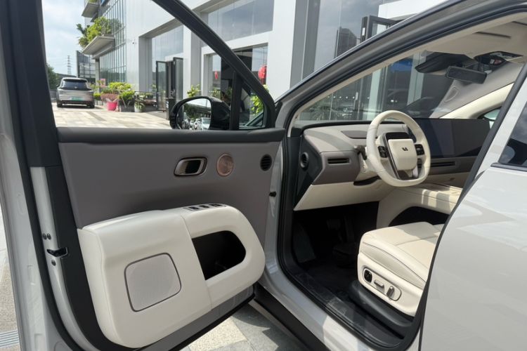 Used Li Auto i8 2025 Model Standard Version Interior 9