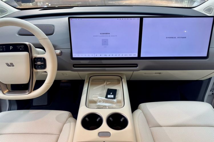 Used Li Auto i8 2025 Model Standard Version Interior 9
