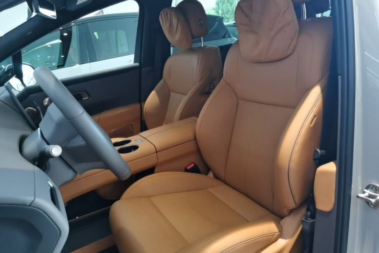 Used Li Auto i8 2025 Model Standard Version Left Front Seat
