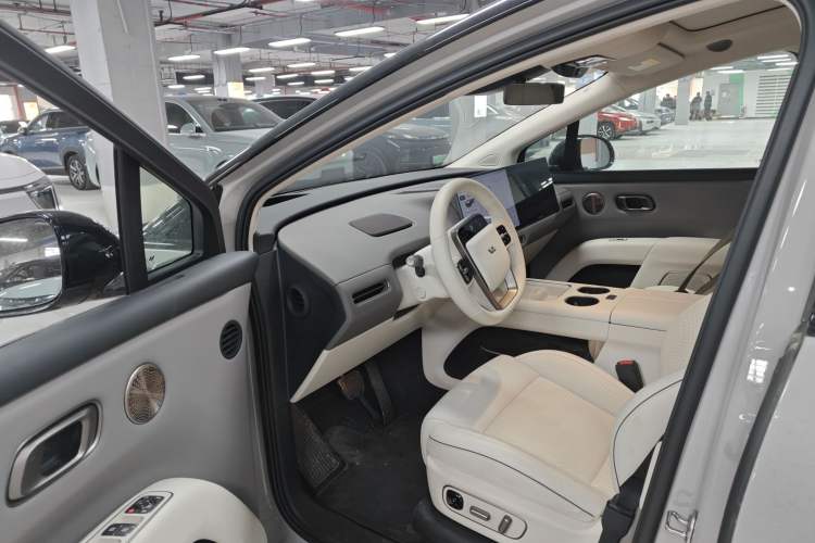 Used Li Auto i8 2025 Model Standard Version Left Front Seat