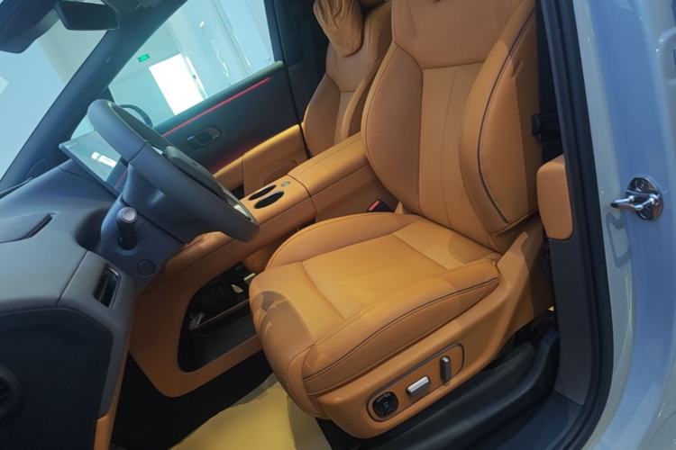 Used Li Auto i8 2025 Model Standard Version Left Front Seat