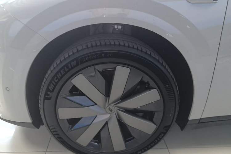 Used Li Auto i8 2025 Model Standard Version Left Front Wheel Hub