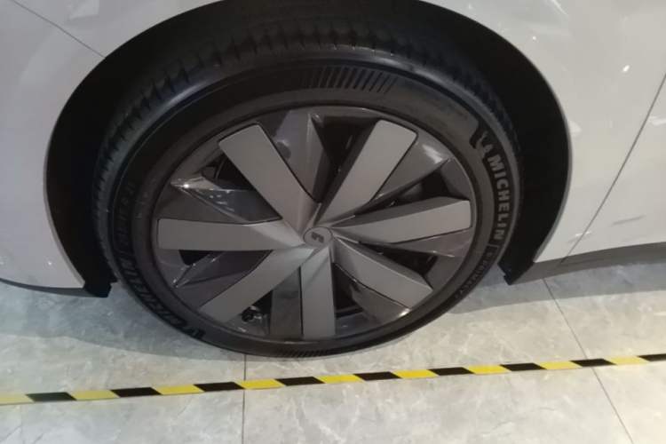 Used Li Auto i8 2025 Model Standard Version Left Front Wheel Hub