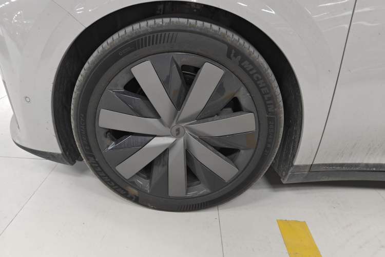 Used Li Auto i8 2025 Model Standard Version Left Front Wheel Hub
