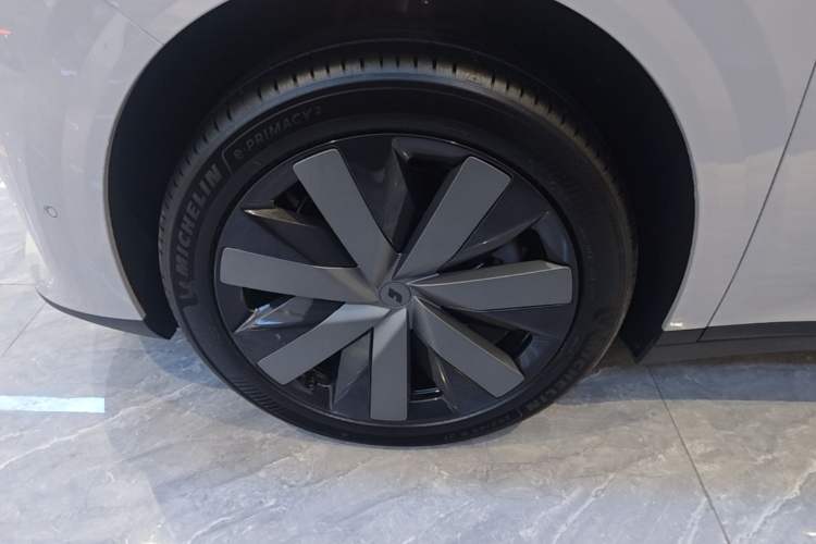 Used Li Auto i8 2025 Model Standard Version Left Front Wheel Hub