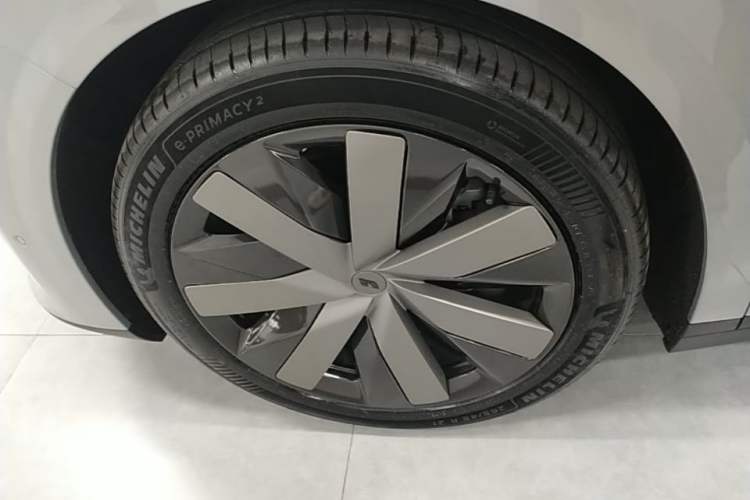 Used Li Auto i8 2025 Model Standard Version Left Front Wheel Hub