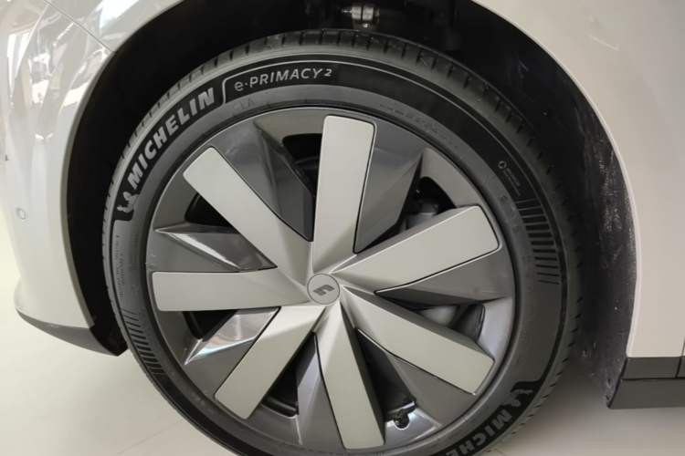 Used Li Auto i8 2025 Model Standard Version Left Front Wheel Hub