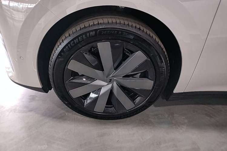 Used Li Auto i8 2025 Model Standard Version Left Front Wheel Hub