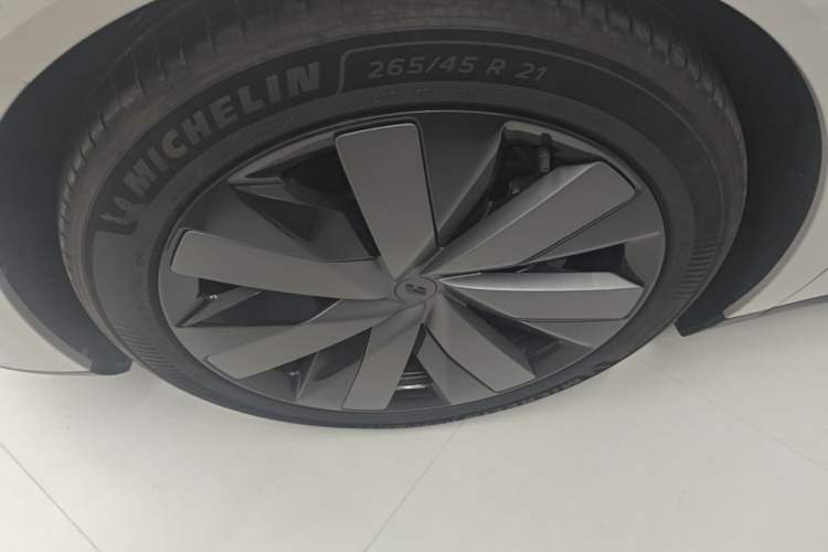 Used Li Auto i8 2025 Model Standard Version Left Front Wheel Hub