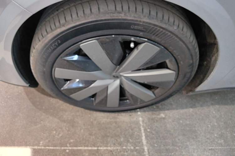 Used Li Auto i8 2025 Model Standard Version Left Front Wheel Hub