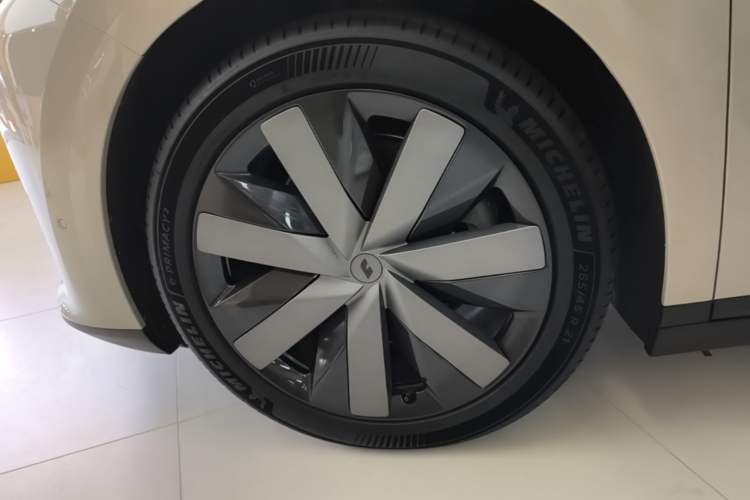 Used Li Auto i8 2025 Model Standard Version Left Front Wheel Hub