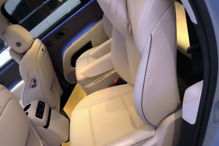 Used Li Auto i8 2025 Model Standard Version Left Rear Seat