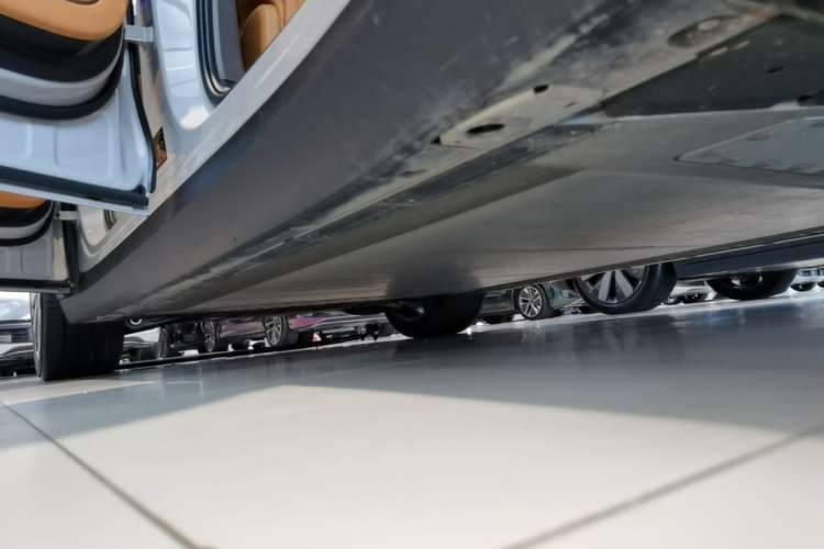 Used Li Auto i8 2025 Model Standard Version Left Side Sill