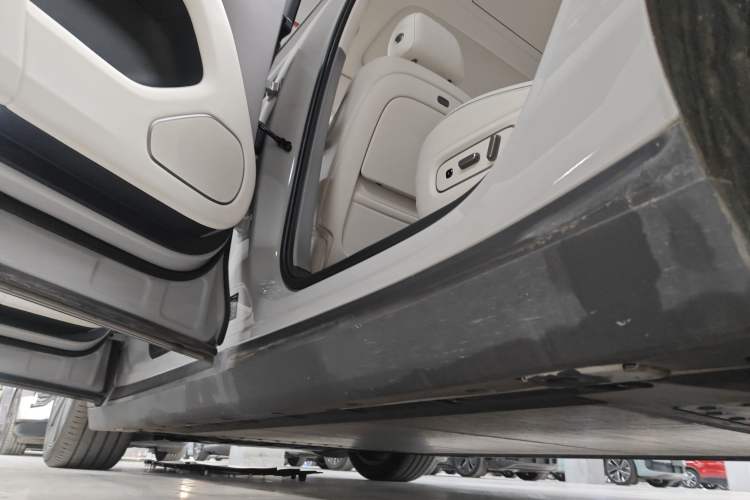 Used Li Auto i8 2025 Model Standard Version Left Side Sill