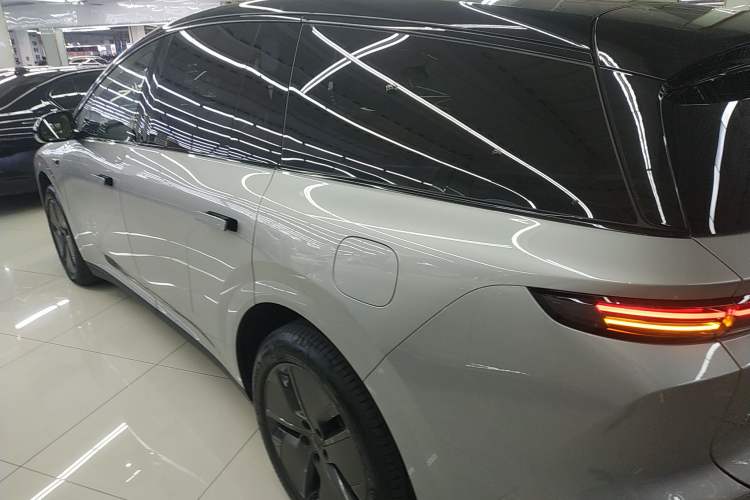 Used Li Auto i8 2025 Model Standard Version Left Side