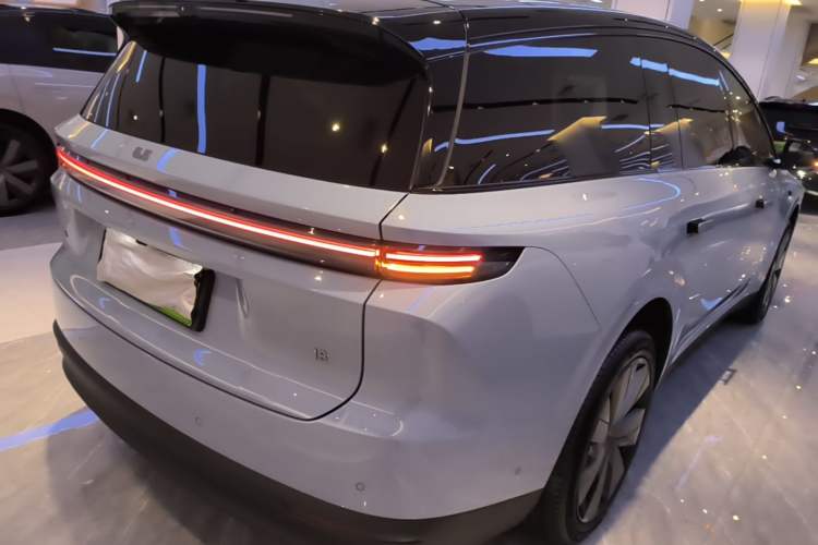 Used Li Auto i8 2025 Model Standard Version Rear Right 45 Deg